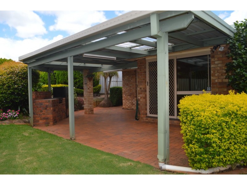 12 Marguerita Court, Centenary Heights QLD 4350