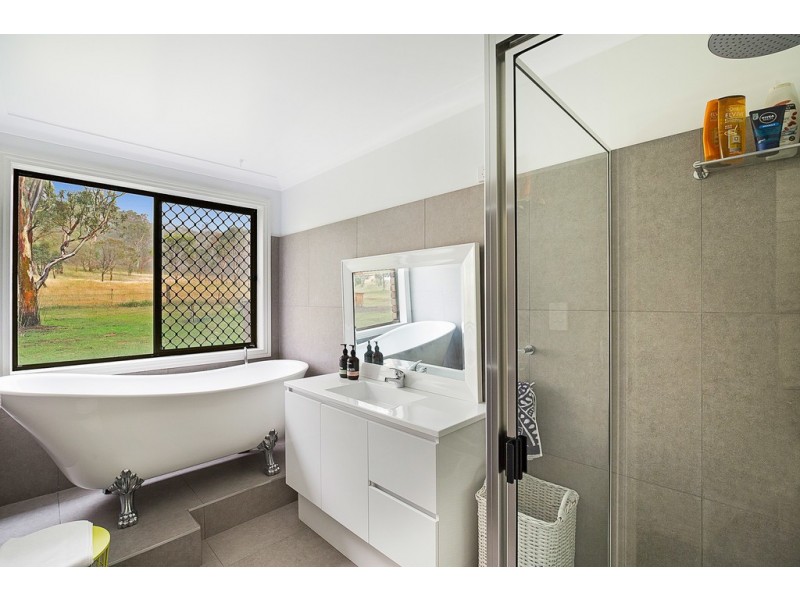 10 Hendy Street, Cranley QLD 4350