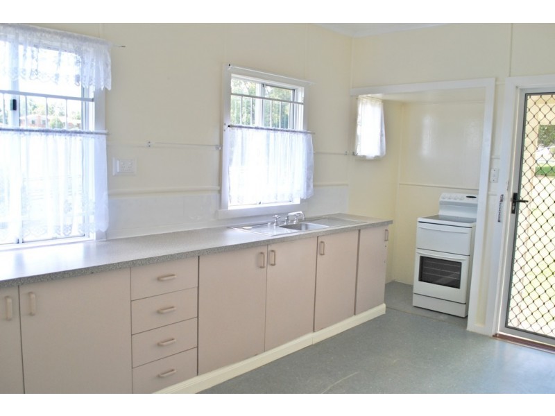 6 Yeates Street, North Toowoomba QLD 4350