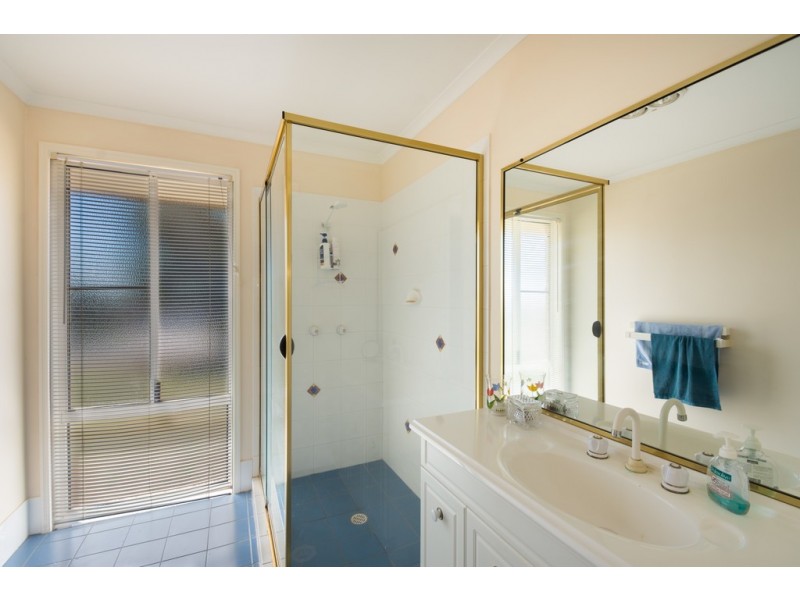 6 Willmington Court, Middle Ridge QLD 4350