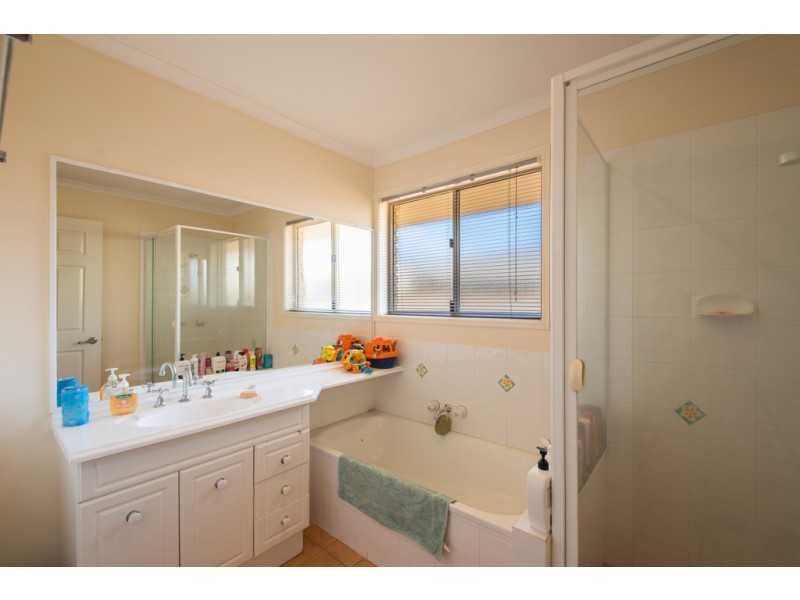 6 Willmington Court, Middle Ridge QLD 4350