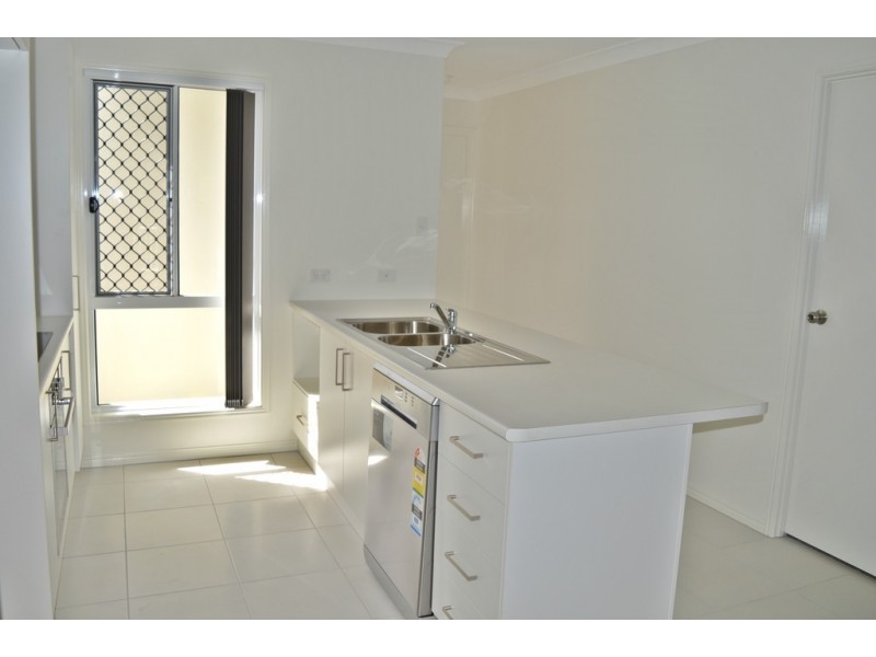 25 Carlin St, Glenvale QLD 4350