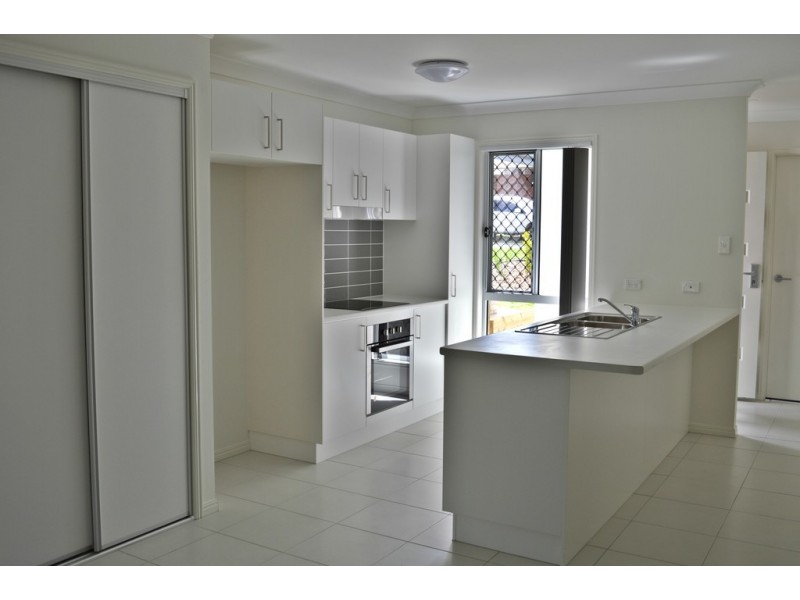 25 Carlin St, Glenvale QLD 4350