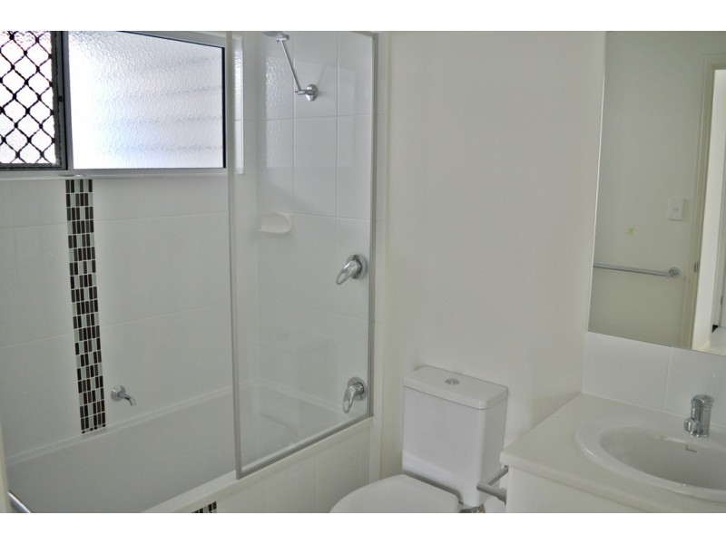 25 Carlin St, Glenvale QLD 4350