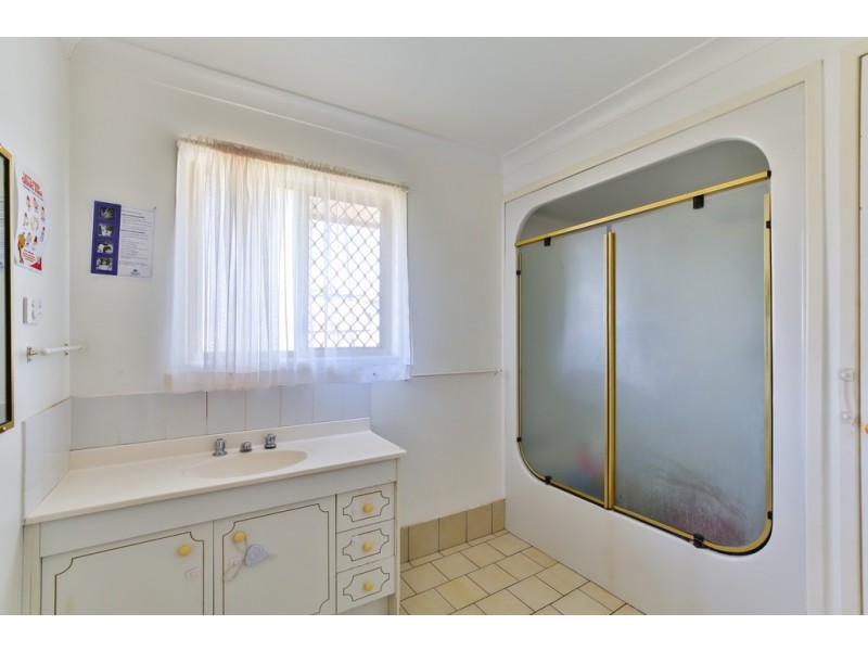 22 Arabian Street, Harristown QLD 4350