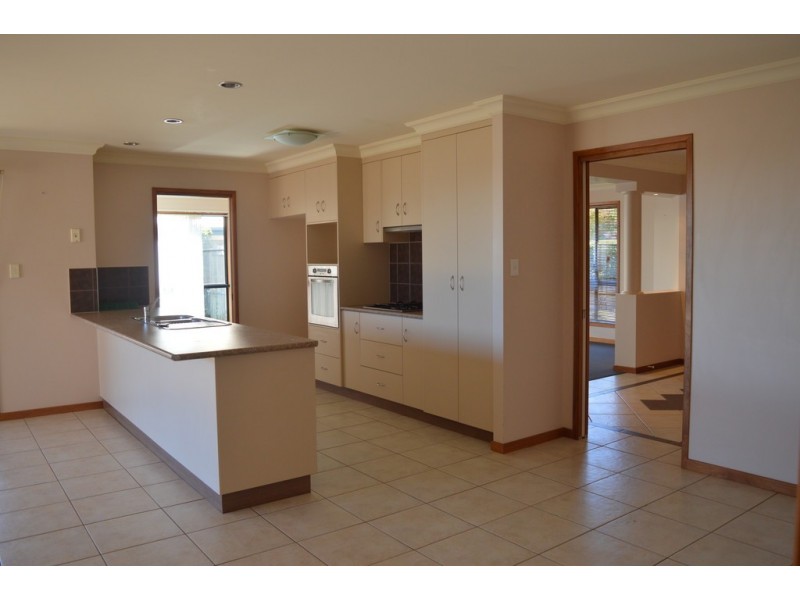 581 Hume Street, Kearneys Spring QLD 4350