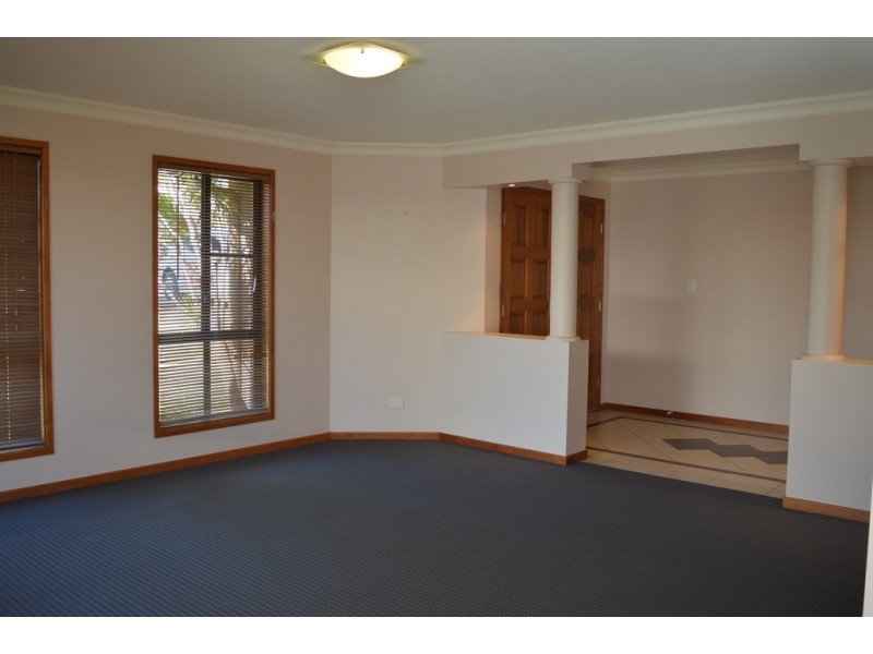 581 Hume Street, Kearneys Spring QLD 4350