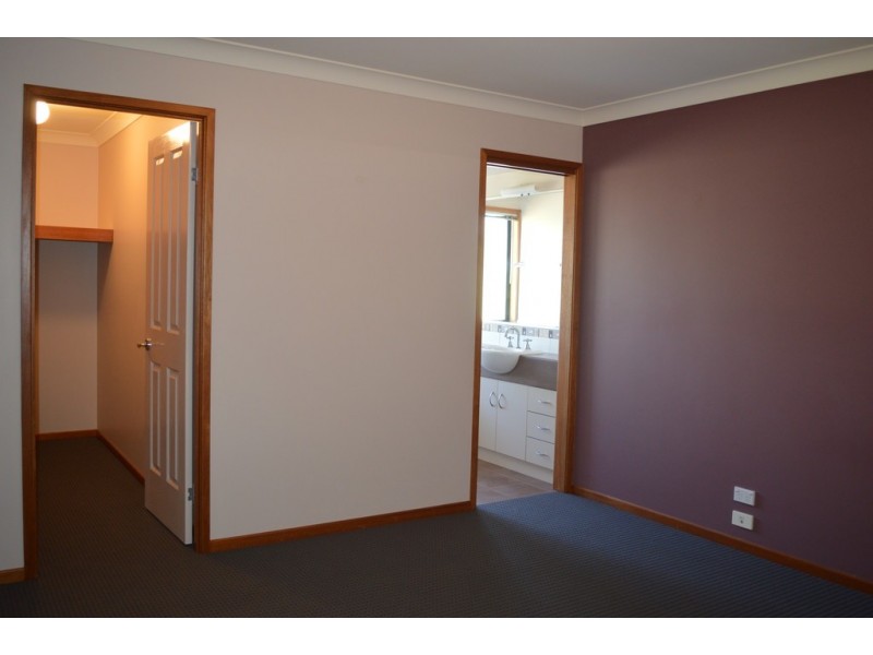 581 Hume Street, Kearneys Spring QLD 4350