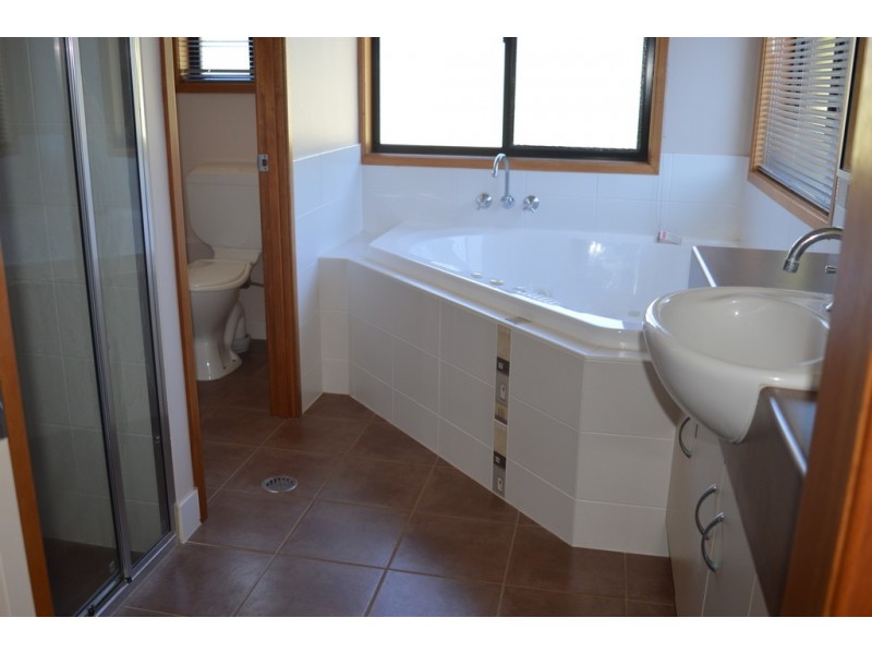 581 Hume Street, Kearneys Spring QLD 4350