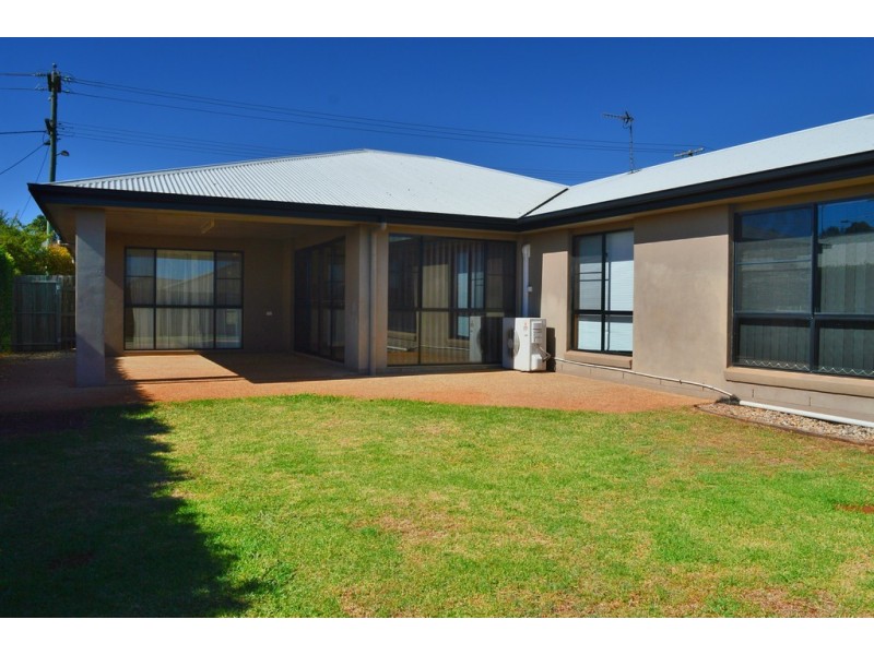 581 Hume Street, Kearneys Spring QLD 4350