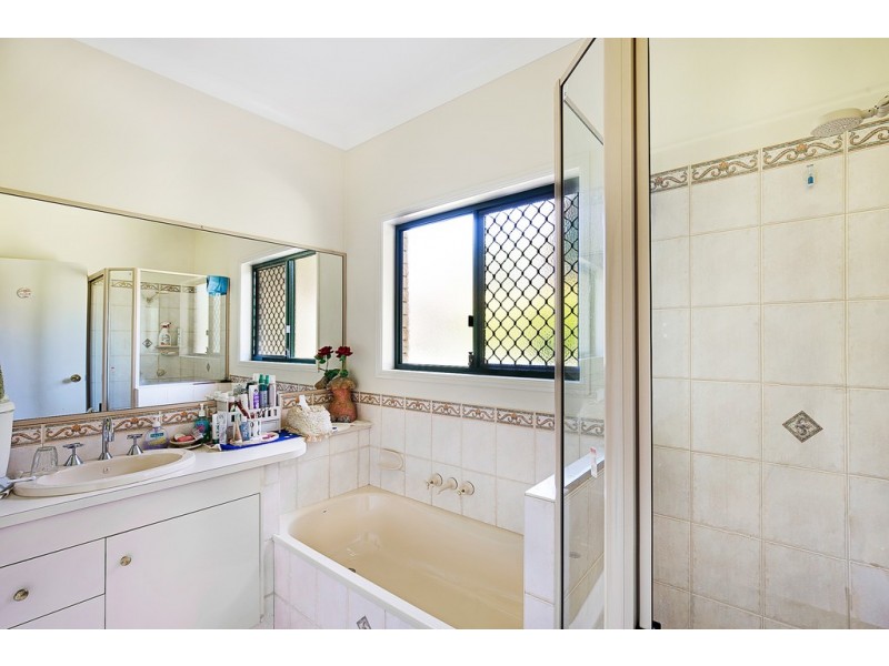 6 Graham Court, Hodgson Vale QLD 4352