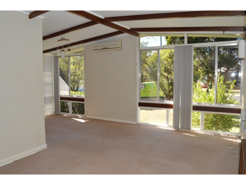 17 Talinga Street, Mount Lofty QLD 4350