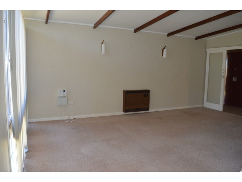 17 Talinga Street, Mount Lofty QLD 4350