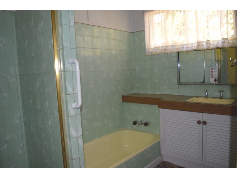 17 Talinga Street, Mount Lofty QLD 4350