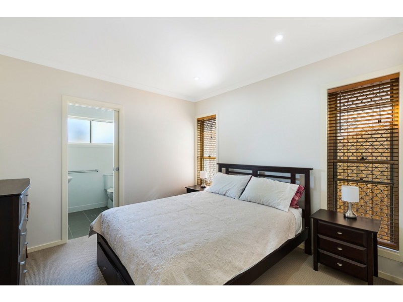 4/8 New Street, Mount Lofty QLD 4350