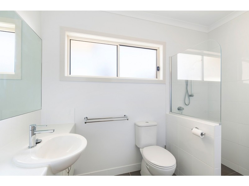 4/8 New Street, Mount Lofty QLD 4350