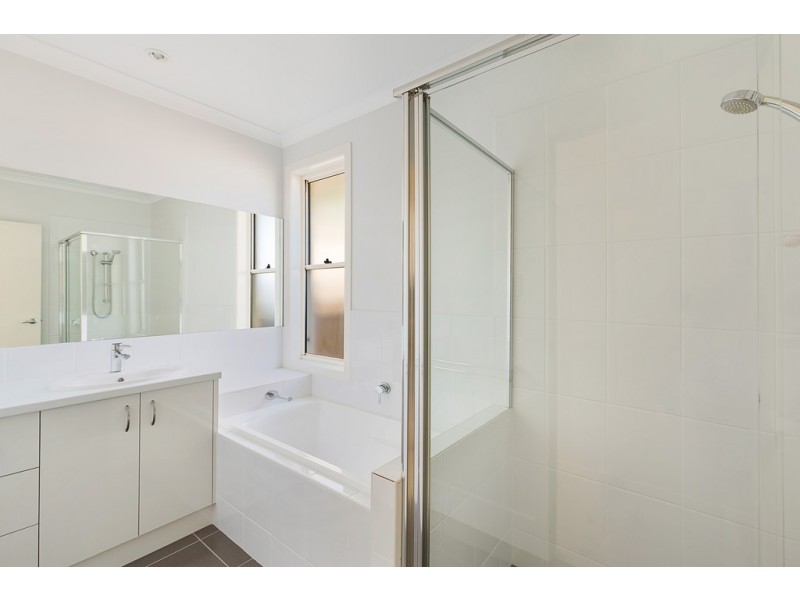 4/8 New Street, Mount Lofty QLD 4350