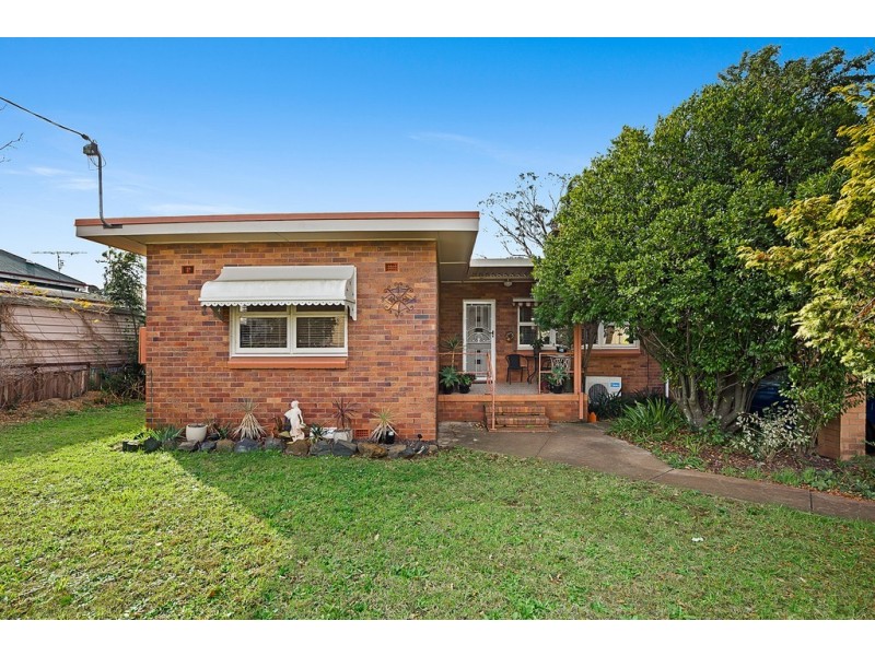 9 Makepeace Street, Rockville QLD 4350
