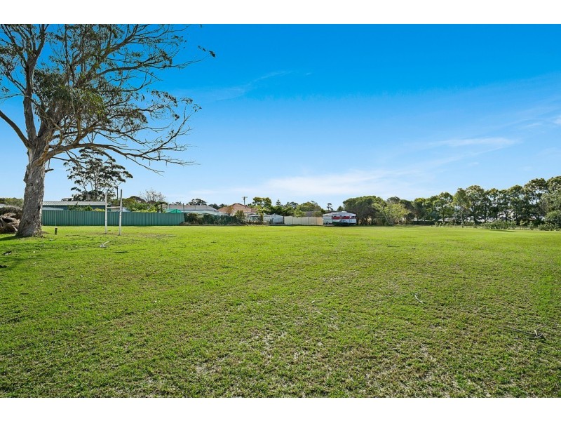 9 Makepeace Street, Rockville QLD 4350