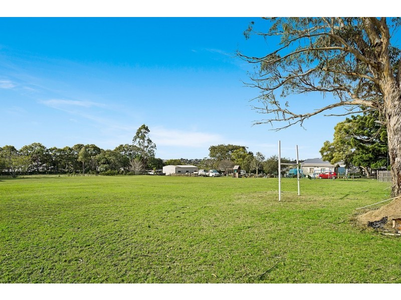 9 Makepeace Street, Rockville QLD 4350