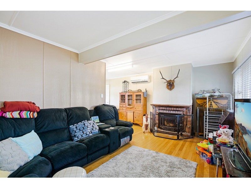 9 Makepeace Street, Rockville QLD 4350