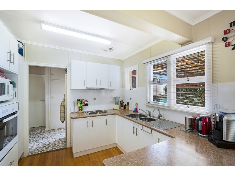 9 Makepeace Street, Rockville QLD 4350