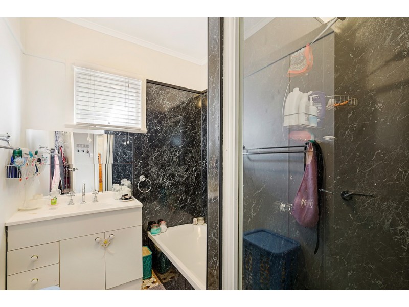 9 Makepeace Street, Rockville QLD 4350