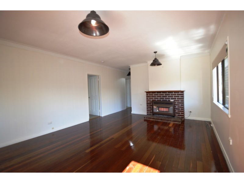 35 Alford Street, Mount Lofty QLD 4350