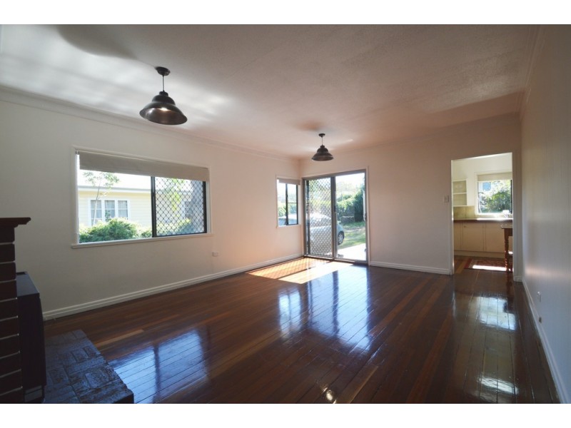 35 Alford Street, Mount Lofty QLD 4350