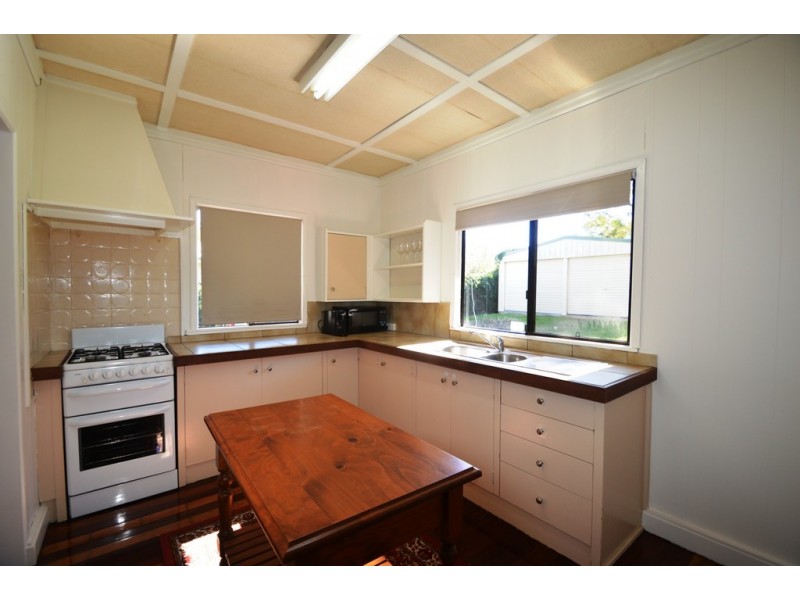 35 Alford Street, Mount Lofty QLD 4350