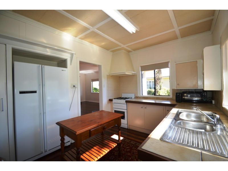 35 Alford Street, Mount Lofty QLD 4350