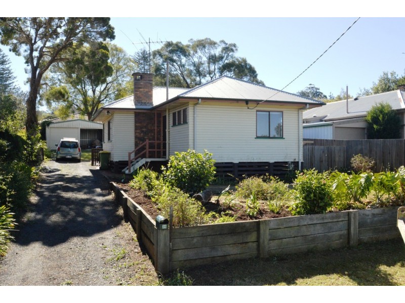 35 Alford Street, Mount Lofty QLD 4350