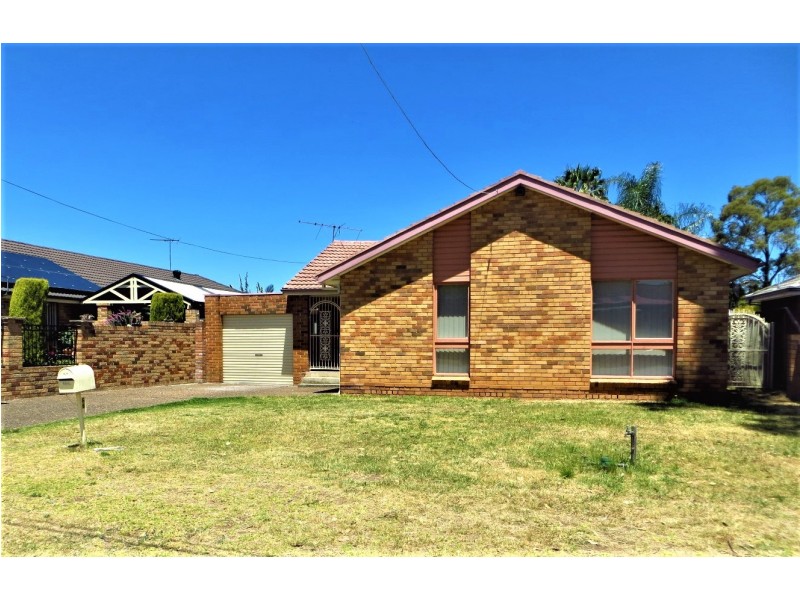 68 Firth Avenue, Green Valley NSW 2168