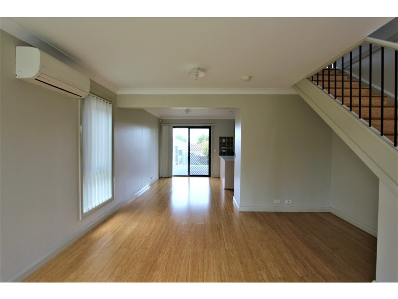 7 Northampton Drive, Glenfield NSW 2167