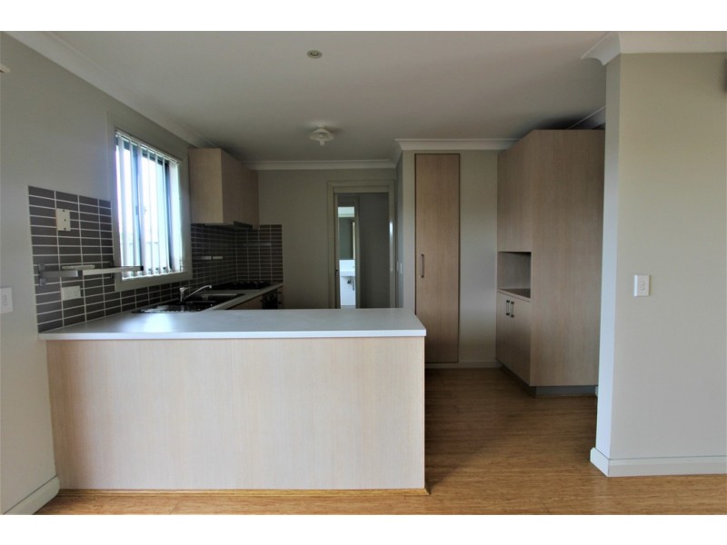 7 Northampton Drive, Glenfield NSW 2167