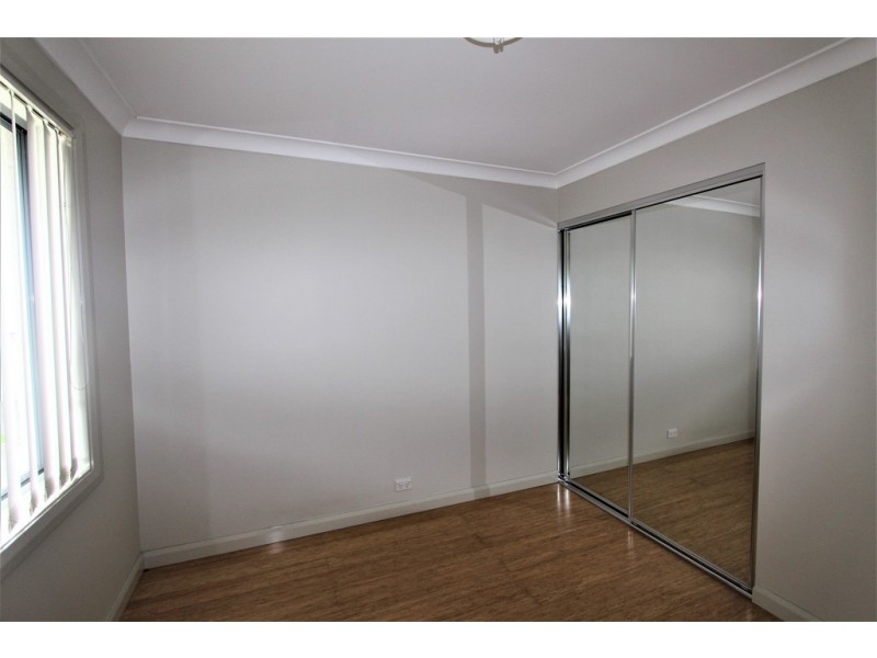 7 Northampton Drive, Glenfield NSW 2167