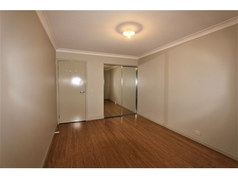 7 Northampton Drive, Glenfield NSW 2167