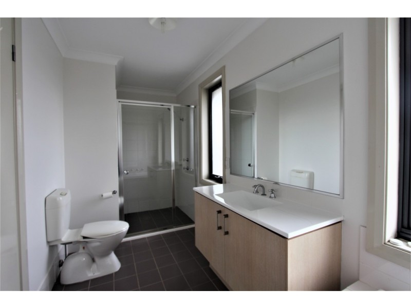 7 Northampton Drive, Glenfield NSW 2167