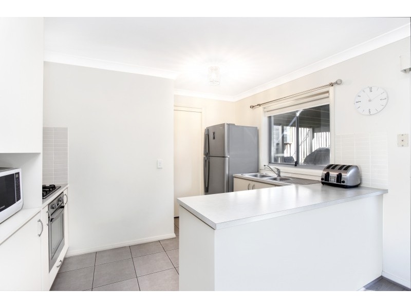 21 Mary Ann Drive, Glenfield NSW 2167