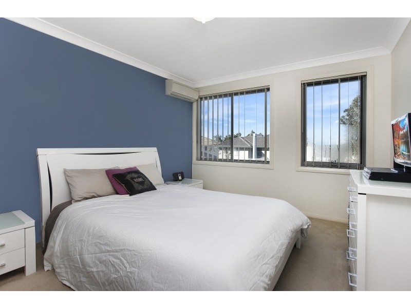 21 Mary Ann Drive, Glenfield NSW 2167