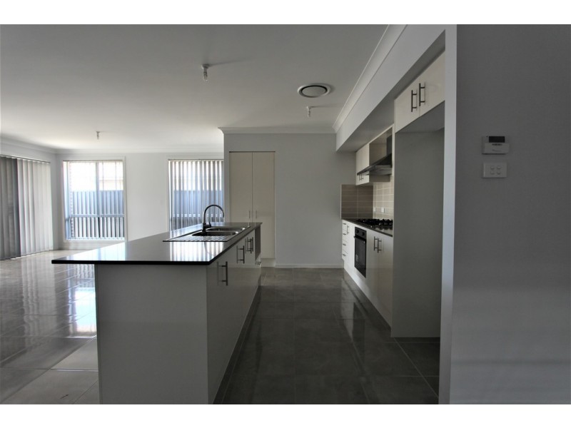 91 Fifteenth Avenue, Middleton Grange NSW 2171