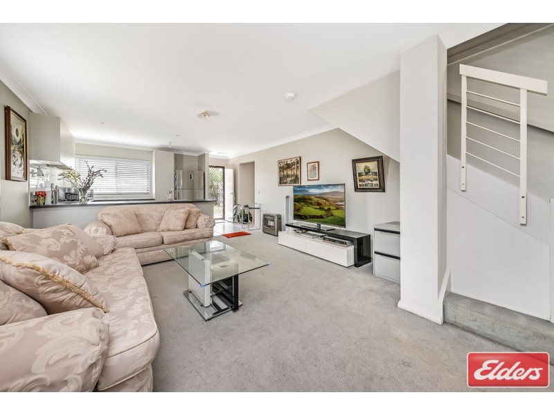 28 Northampton Drive, Glenfield NSW 2167
