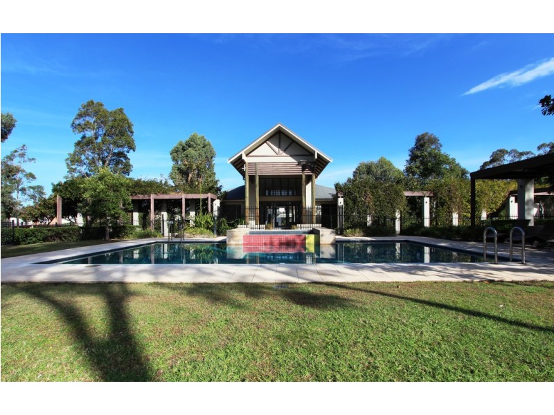 28 Northampton Drive, Glenfield NSW 2167