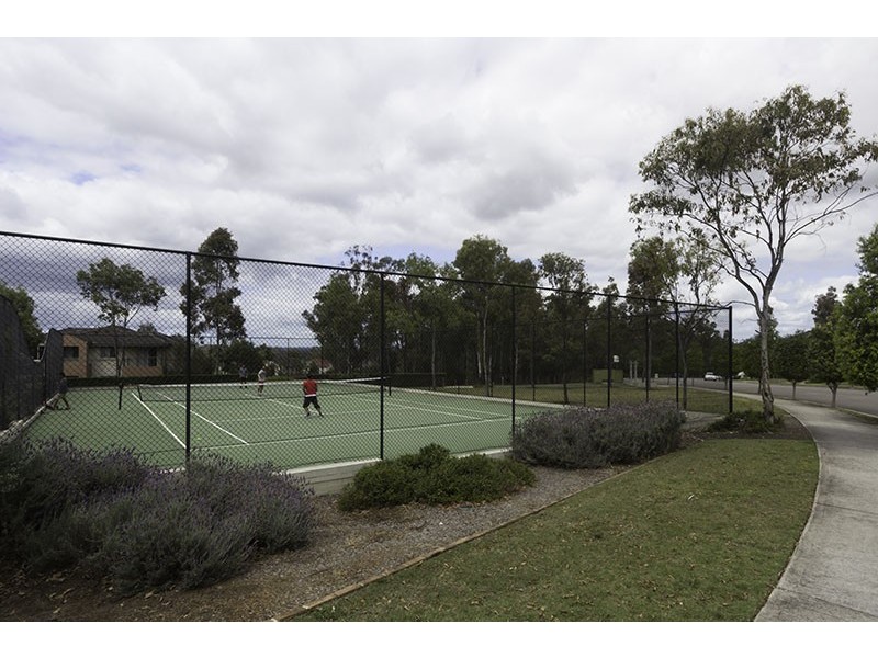 28 Northampton Drive, Glenfield NSW 2167