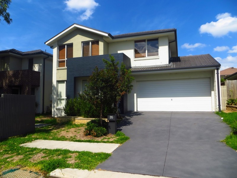 35 Northampton Drive, Glenfield NSW 2167
