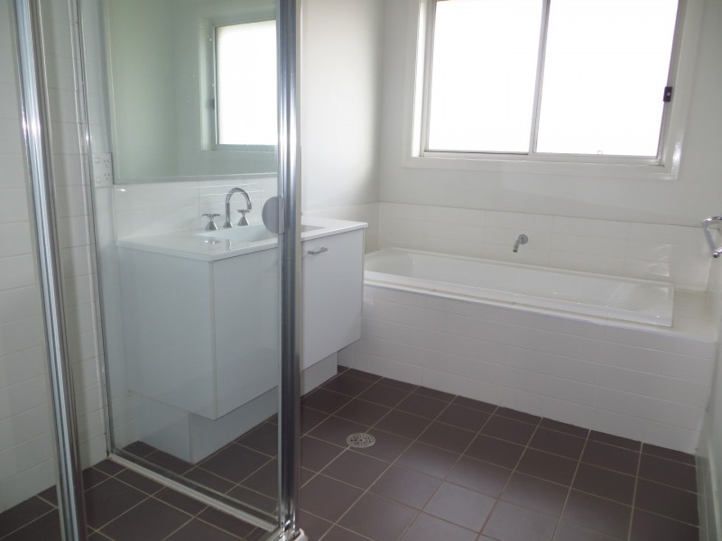 35 Northampton Drive, Glenfield NSW 2167