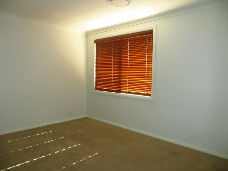 35 Northampton Drive, Glenfield NSW 2167
