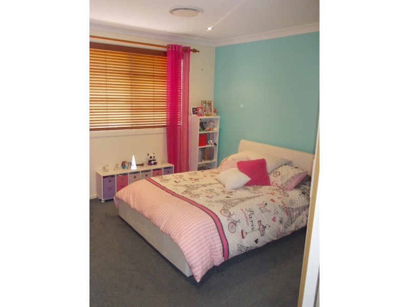 17 Garling Avenue, West Hoxton NSW 2171