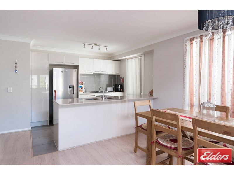 17 Sovereign Circuit, Glenfield NSW 2167