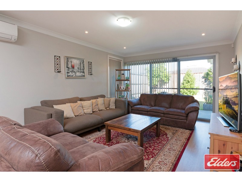 17 Sovereign Circuit, Glenfield NSW 2167